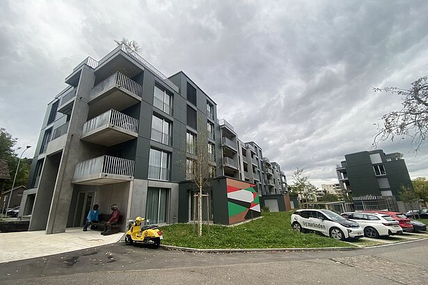 Bachwiesenstrasse 331 / 335 / Altstettenstrasse 120 - 124