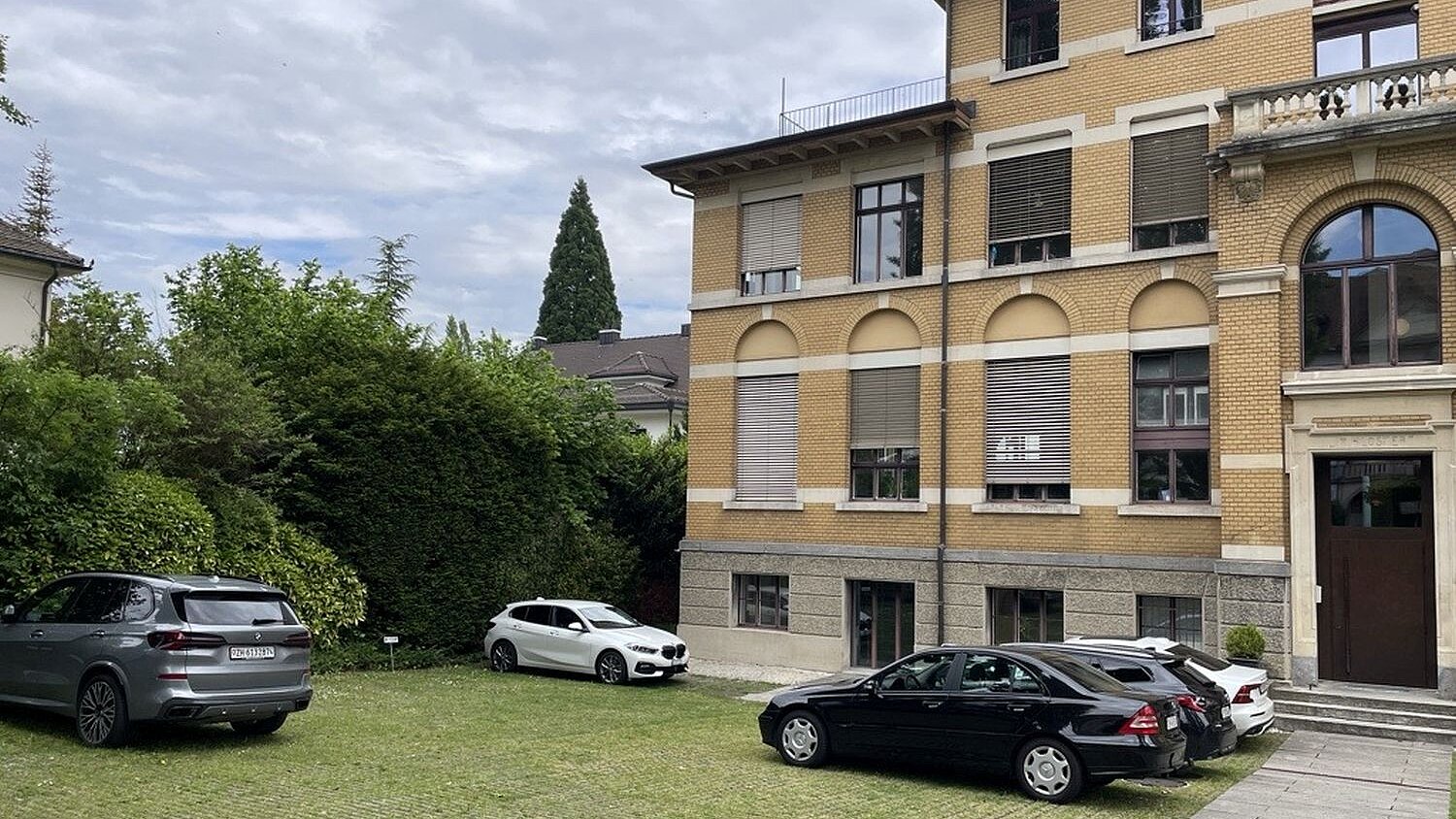 Wohn- und Geschäftshaus Im Kloster, Seestrasse 513